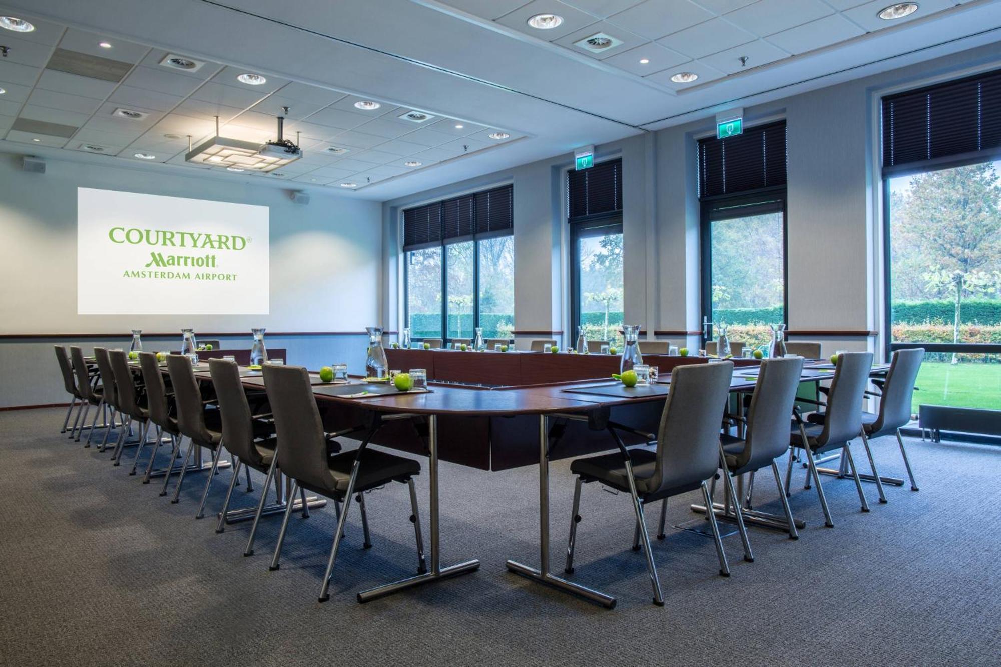 Courtyard By Marriott Amsterdam Airport 4*